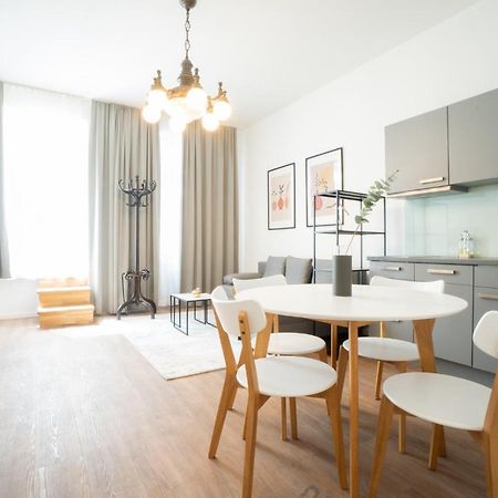 Spacious Apartment With Huge Shared Terrace And Grill Located Between City Centre And Donau River Виена Екстериор снимка